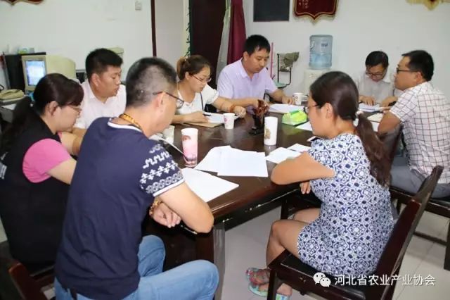 河北省農(nóng)業(yè)產(chǎn)業(yè)協(xié)會(huì)分支機(jī)構(gòu)管理工作會(huì)議啟幕， 畜禽糞便資源化處理研發(fā)服務(wù)中心匯報(bào)